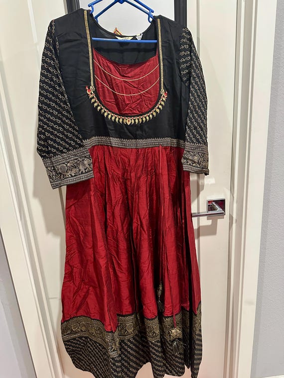 Size XL | Flaired silk cotton anarkali in umbrella cut | anarkali dress online shopping usa | indian gown online | silk cotton gown | dress