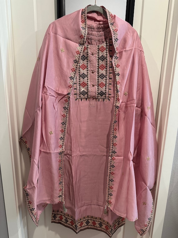 Size S | Embroidered indian suit set in pastel pink shade | indian kurti set online shopping usa | pink salwar set online | ethnic kurti set