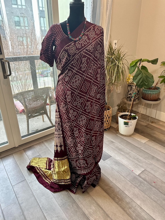 Size 36-44 adjustable stitched blouse : Pure gajji silk saree with bandhni prints and lagdi patta pallu | gajji silk sarees online shopping