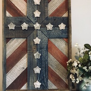 Gran cruz patriótica de madera