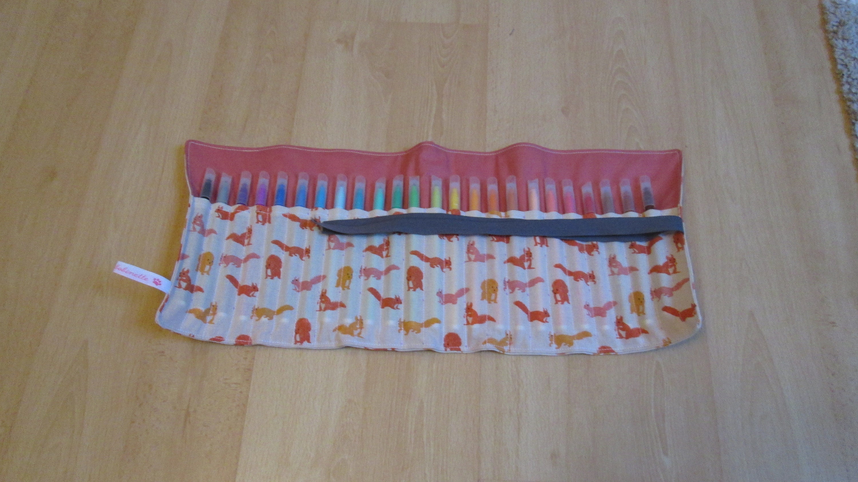 Trousse Enroulable à Crayons Feutres en Tissu