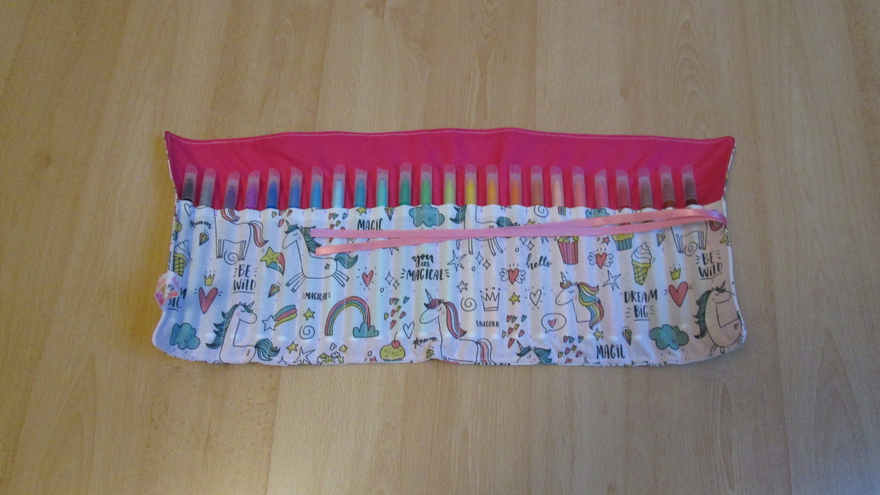 Trousse Enroulable à Crayons Feutres en Tissu