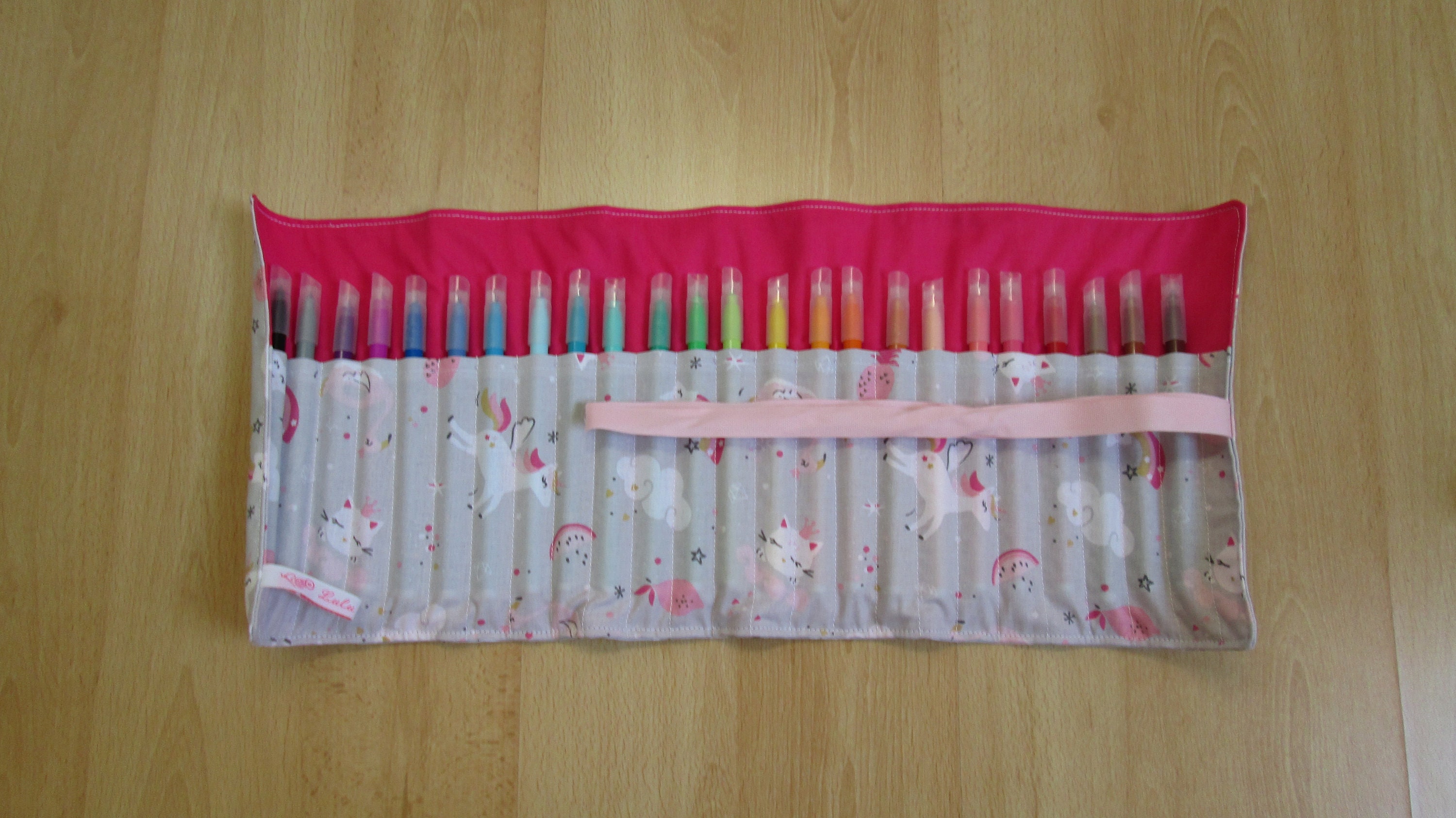 Trousse Enroulable à Crayons Feutres en Tissu