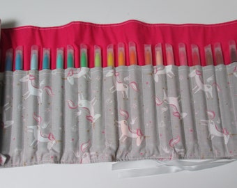 Roll-up case with 24 washable markers