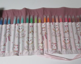 Roll-up case with 24 washable markers