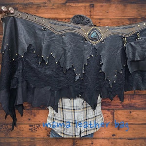 Handgefertigt aus Leder mehrlagig mit schwarzen Rock, Hippie, Boho, Gipsy, Tribal Fusion, Brennender Mann