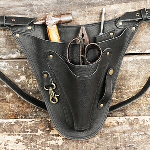 Belt Tool Bag - Worn around the waist to carry tools such as mallets, chisels, and scissors.