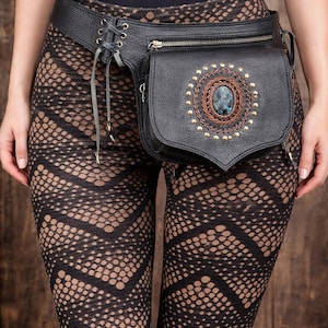 Leather waist belt || Labradorite gemstone belt || Adjustable leather thigh belt || Festival leather waist bag || Functional gemstone ||