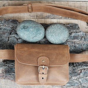 Sac banane tendance en cuir : incontournable du streetwear