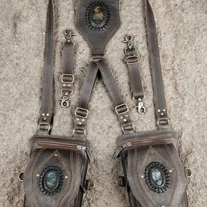 Labradorit Inlay Lederhalfter Tasche - Festival Weste Harness mit zwei Taschen für Reisen, Renaissance Fair & Boho Nutzen - Einstellbar Braun
