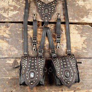 Handmade Black Leather Stylish Holster || Personalized for Unisex || Adjustable Straps of Leather Holster || With Labradorite Gemstone ||