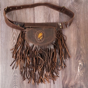 Bolso de cuero marrón hecho a mano con volantes y correa ajustable, riñonera para festivales, bolso de cadera, pasaporte, billetera, llavero, móvil, regalo para mujer.