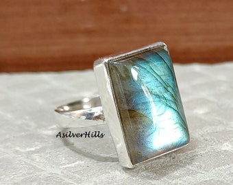 Blue Flash Labradorite Ring: Handmade 925 Sterling Silver, Rectangular Stone