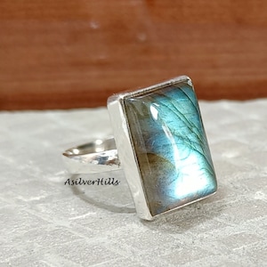 Blue Flash Labradorite Ring: Handmade 925 Sterling Silver, Rectangular Stone