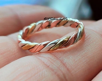 Gemixte sterlingzilveren metalen ring: gedraaide draadband