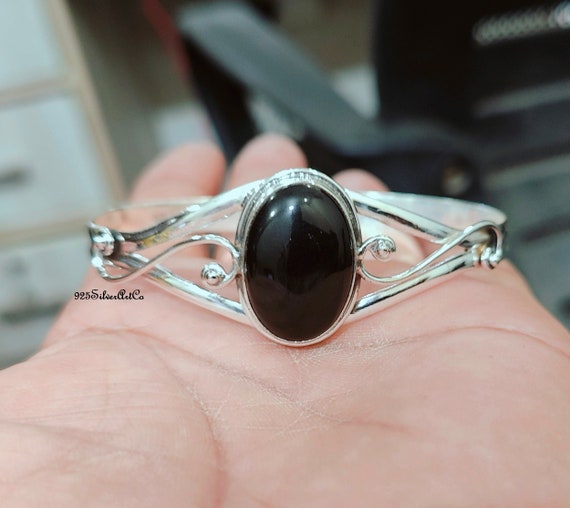 ハンドメイドオーバルブラックオニキスバングル：925
