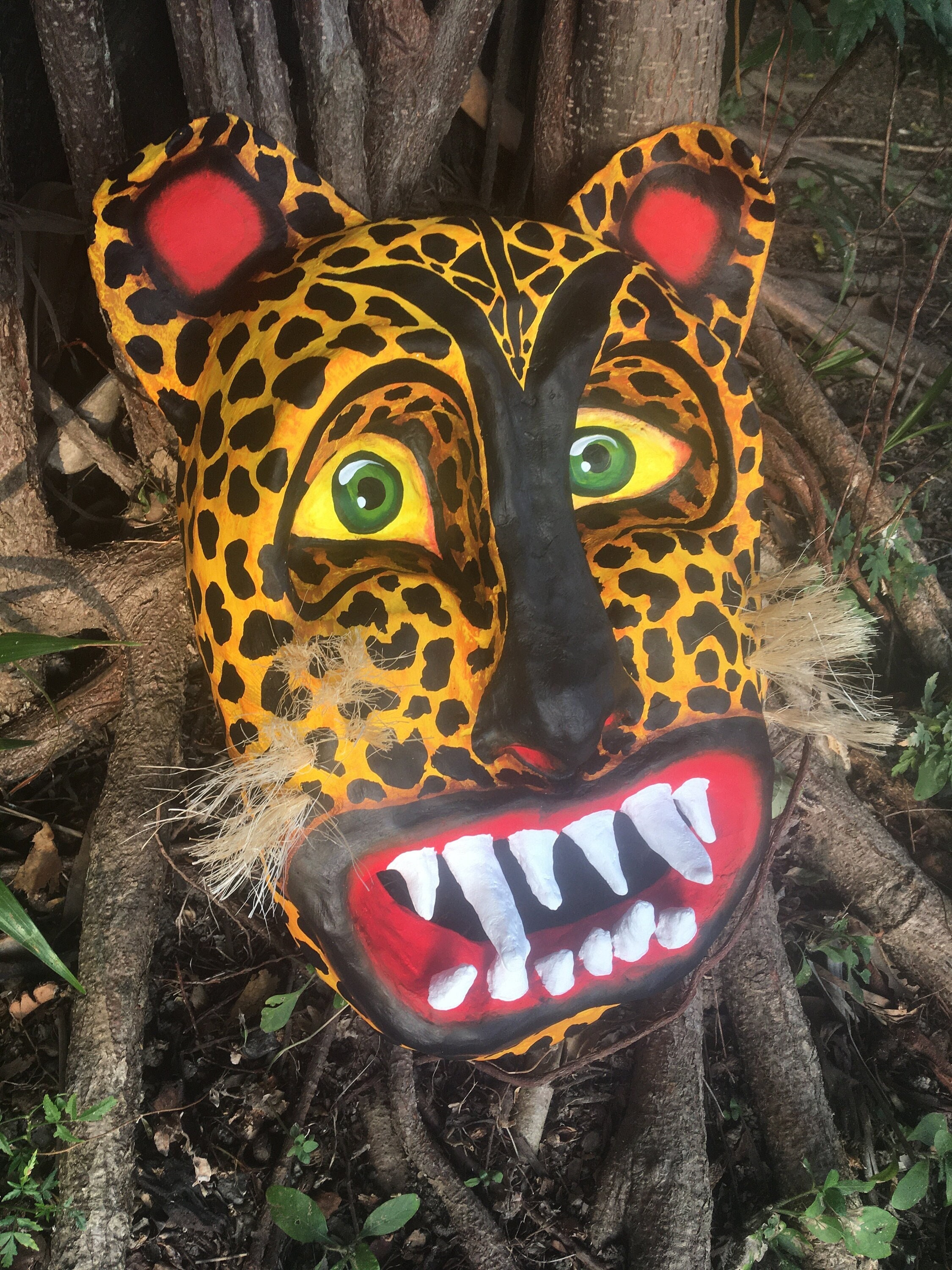 Máscara del dios de la lluvia mexicana hecha a mano en papel maché, 'Dios  de la lluvia en colores