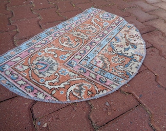 2.4x1.6Ft Small Half Circle Vintage Rug, Rustic Rug Mat, Half Moon Carpet For Bath Room, Entry Mat, Valentine's day gift, Hand Made Mat g39