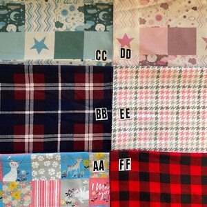 Op de afbeelding: Een verzameling van zes stoffen stalen gelabeld CC, DD, BB, EE, AA en FF. Patronen omvatten blauwe hemelse motieven, roze hemelse ontwerpen, marineblauw en rood plaid, roze en wit pied-de-poule, kat-thema bloemenprints en rood en zwart ruitpatroon.