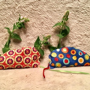 Jouets pour souris à l'herbe à chat par WildsideCraftShop (motifs variés)