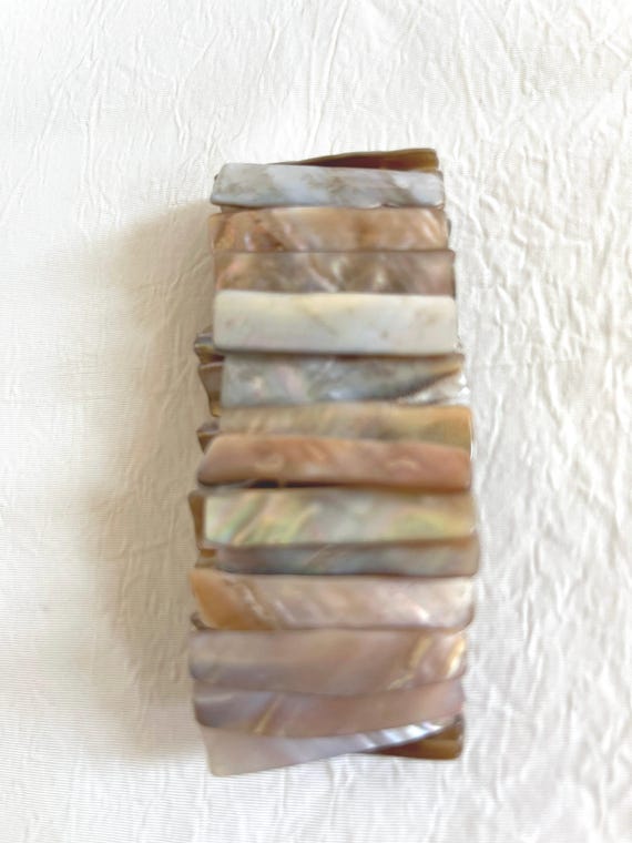 Shell Stretch Bracelet - image 1