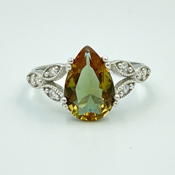 Zultanite Color Changing Stone Ring, Teardrop Zultanite Gemstone Silver Ring, The Color Of The Stone Changes With The Change Of Daylight.