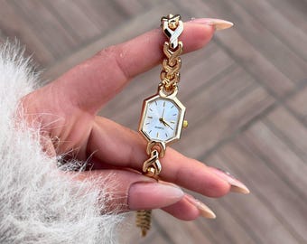 Vintage 90s 00s Gucci 1900L Gold Square Cream Dial Gold Vintage 90s 00s Gucci 1900L Gold Square Cream Dial Gold
