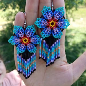 Lente bloem kralen lange oorbellen, zaad kraal fringe bloemen oorbellen, Boho fringe oorbellen, gezaaide sieraden