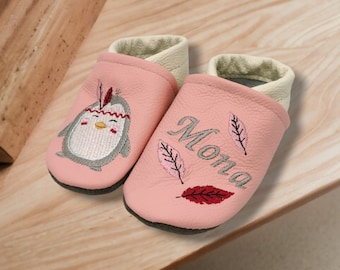 Poupées en cuir bio avec noms pour bébés et enfants (chaussures d'éveil écologiques en cuir patscherl) pingouin cadeau de naissance et de baptême fille garçon
