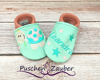 Chaussons en cuir bio avec prénoms pour bébés et enfants (chaussures rampantes éco Lederpatscherl) cadeau tortue pour naissance et baptême fille garçon