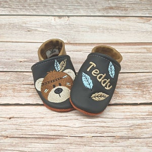 Bio Lederpuschen mit Namen für Baby und Kinder (Öko Krabbelschuhe Lederpatscherl) Boho Indianer Bär Geschenk Geburt und Taufe Mädchen Bub