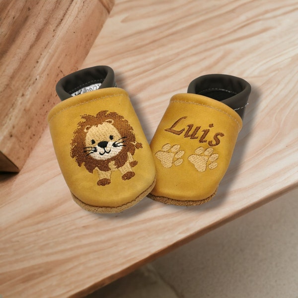 Bio Lederpuschen mit Namen für Baby und Kinder (Öko Krabbelschuhe Lederpatscherl) Löwe Geschenk Geburt Taufe Mädchen Bub