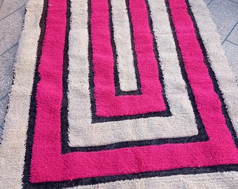 Tapis marocain blanc et rose, tapis fait main en laine de style abstrait rose blanc, tapis berbère noué à la main