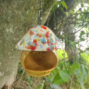 Comedero para pájaros de cerámica artesanal con forma de seta: decoración colgante para jardín.