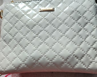 Trendy white handbag zippered