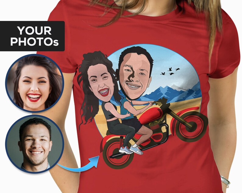 Pode incluir: Uma camiseta vermelha com uma imagem de desenho animado de um casal a andar de moto. O casal est&aacute; vestido com roupas azuis e pretas. A moto &eacute; vermelha e preta com um c&eacute;u azul e montanhas no fundo.