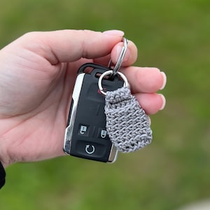 CROCHET PATTERN Aldi Quarter Keeper Crochet Pattern, Crochet Keychain, Crochet Keyring, Crochet Quarter Keeper, Shopping Keychain