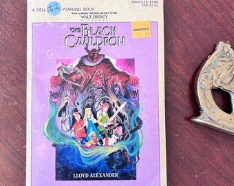 The Black Cauldron by Lloyed Alexander (Dell Yearling, 1985) Disney movie tie-in