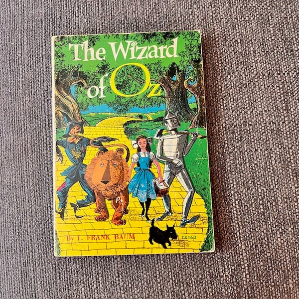 The Wizard of Oz by L. Frank Baum (Scholastic Books, 1958) Vintage paperback book in great condition.