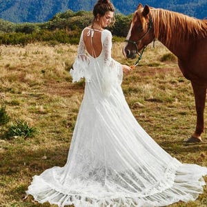 Custom made BoHO A-line wedding dress  long Bell shape sleeves Open back floral soft Chantilly Lace Vintage Gipsy Bohemian ivory bridal gown