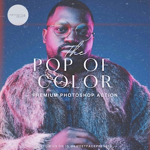 以下が含まれることがあります： ファーコートを着て眼鏡をかけた男性。下に「The Pop of Color」と「Premium Photoshop Action」の文字が書かれている。背景はザラザラした質感の青色である。