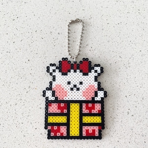 Coffret cadeau ours - oeuvres d'art en perles pixel perler, peut être un aimant pour réfrigérateur, un porte-clés, une breloque téléphone et un badge !