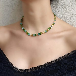 Gargantilla de cuarzo natural con cuentas de cristal de colores