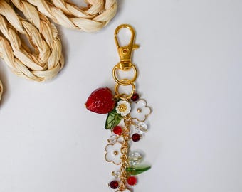 Erdbeerblumen-Charme-perlenbesetzter Schlüsselbund für Taschen oder Telefone, nette Frucht perlenbesetzter Schlüsselbund, handgemachter perlenbesetzter Schlüsselbund, kurze Perlenschlüsselbund