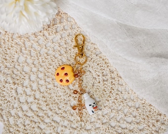 Milk and Cookies Charm Beaded Keychain For Bags, Cute Beaded Keychain, Handmade Beaded Accessory, Short Beaded Keychain