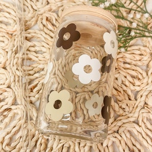 Neutral Retro Daisy Glass Tumbler, Gift For Her, Flower Glass Cup, Soda Can Glass, Daisy Coffee Cup, Floral Can Glass, Cute Glass Cup