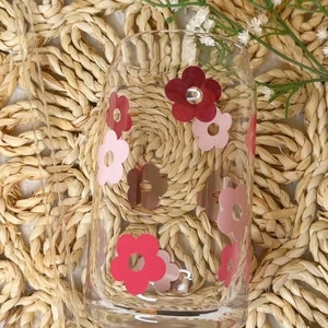 Pink Retro Daisy Glass Tumbler, Gift For Her, Flower Glass Cup, Soda Can Glass, Daisy Coffee Cup, Floral Can Glass, Cute Glass Cup