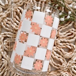 Pink Checkered Retro Daisy Glass Tumbler, Gift For Her, Flower Glass Cup, Daisy Coffee Cup, Floral Can Glass, Cute Glass Cup