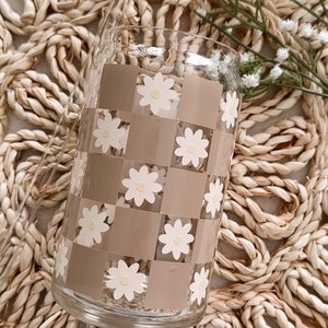 Neutral Checkered Retro Daisy Glass Tumbler, Gift For Her, Flower Glass Cup, Daisy Coffee Cup, Floral Can Glass, Cute Glass Cup