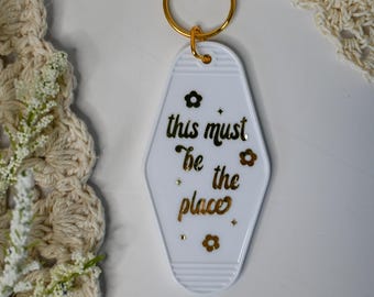 Llavero retro de hotel "This Must Be The Place", llavero vintage dorado de motel, bonito accesorio para llaves, regalo para amigos.